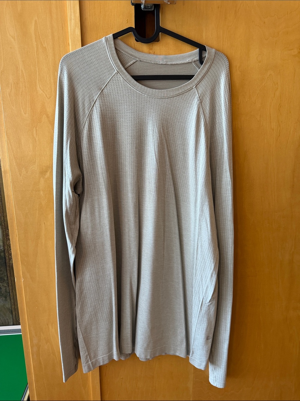 lululemon athletica beige metal vent tech Long-Sleeve large